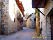 Una calle en el pueblo de Campo